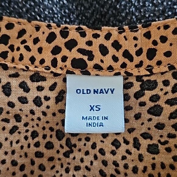 Old Navy Oversized Animal printed Button Front Long Sleeve Blouse Brown Size XS - Picture 10 of 11